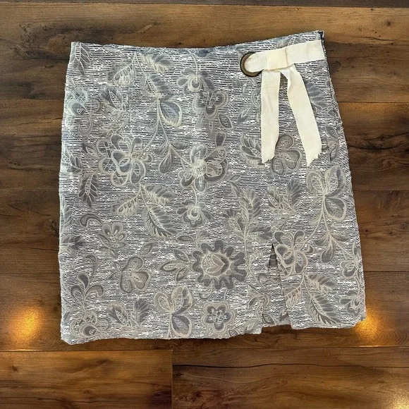 Maeve by Anthropologie Floral Jacquard Mini Skirt – 12 – Metallic Grey – Holiday - Picture 2 of 10